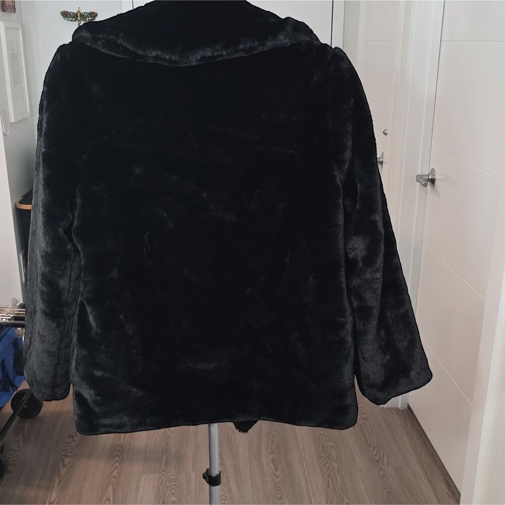 Women's Plush Faux Fur Collared Jacket - Picture 3 of 10